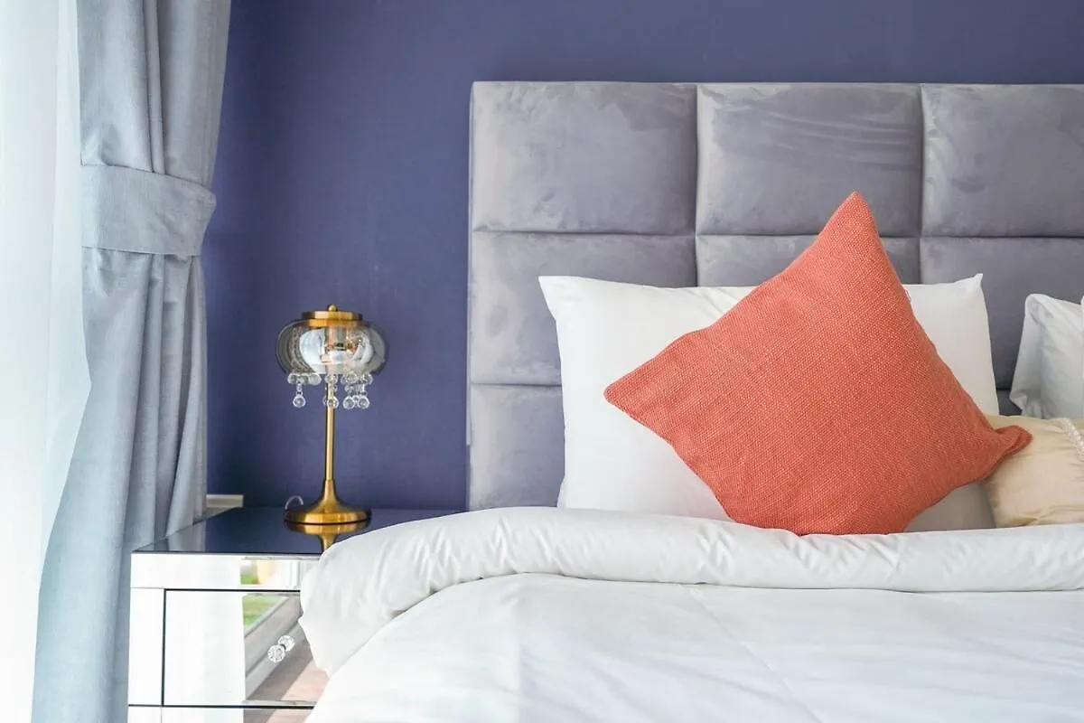 Stylish Studio Apartment Perfect For 2 In Sports City Dubaj