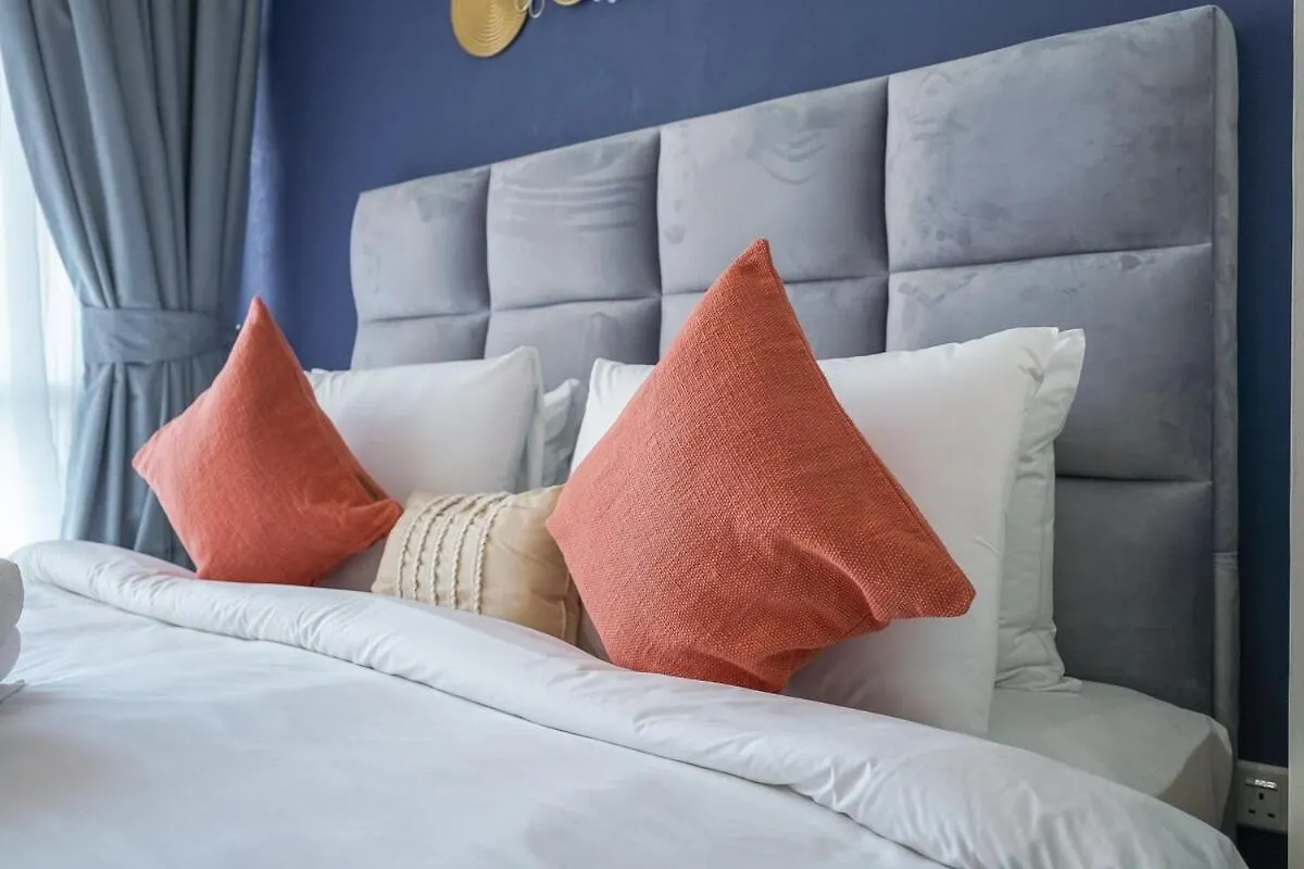 Stylish Studio Apartment Perfect For 2 In Sports City Dubaj